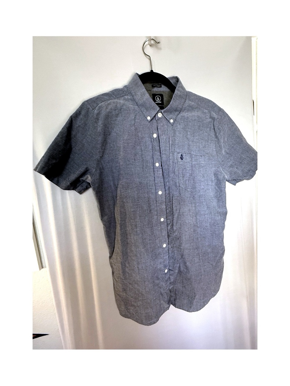 Volcom Men's Short Sleeve Button Down Shirt in Dark Gray Heather